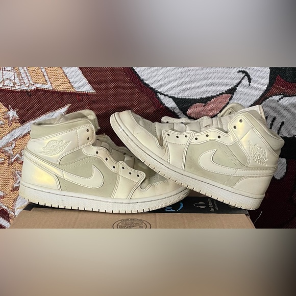 Nike Air Jordan 1 Mid Lemon Yellow Women's Size 8.5 No Box CK6587-200 Beaters - Picture 1 of 14